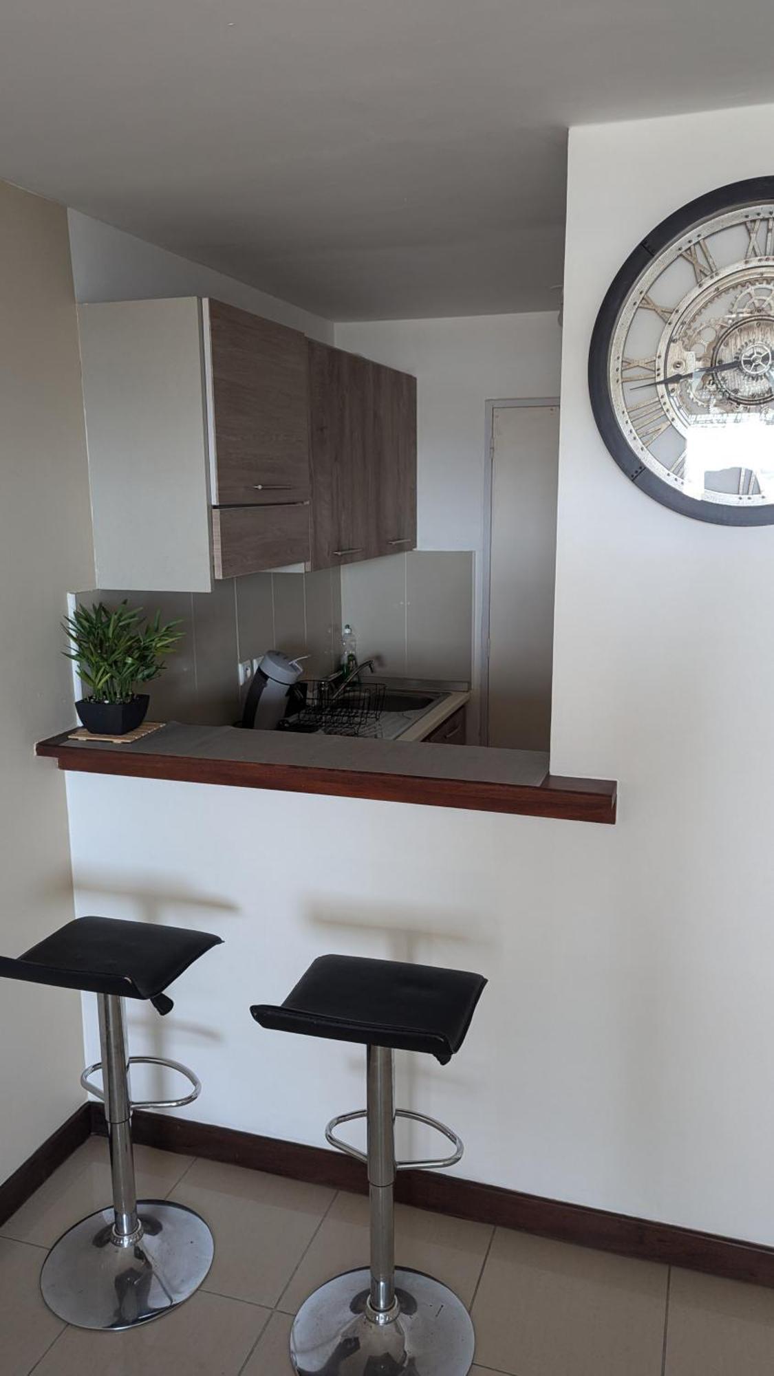 Entierement Equipe, Climatise, Wifi, Au Dernier Etage Sans Vis A Vis Apartment Saint-Denis Luaran gambar